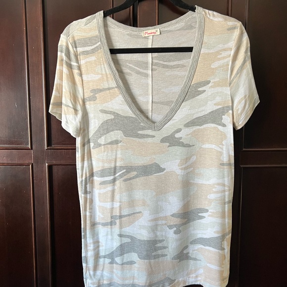 Maronie V-Neck Camo Tee - Color Tan, Cream & Gray Size Small - Picture 4 of 5